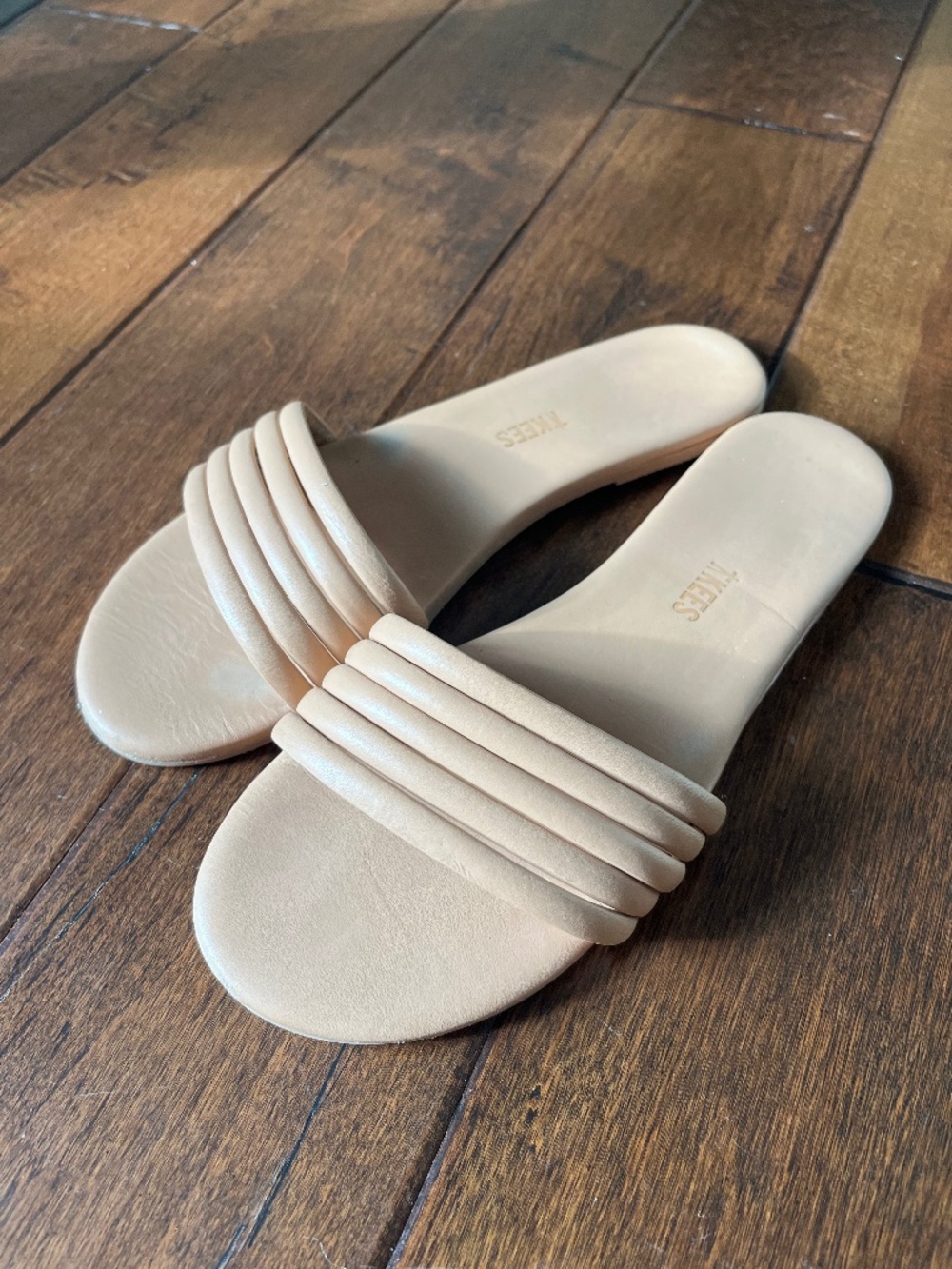 Tkees Serena Slides Sandals Flats in Pout size 9